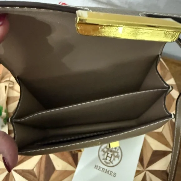 Hermes Tan Crossbody Bag with Gold Detail - Picture 5 of 8